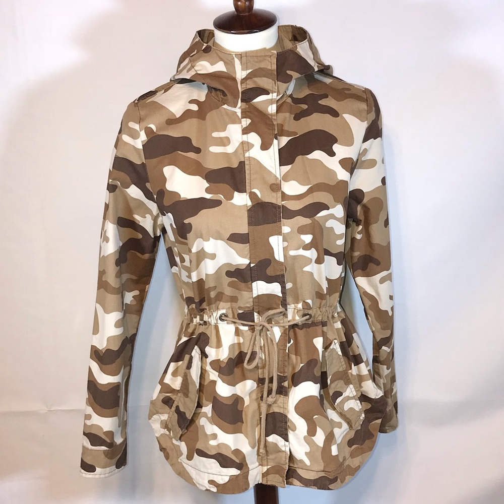 Love Tree Tan camp utility jacket size Small. Bn3
